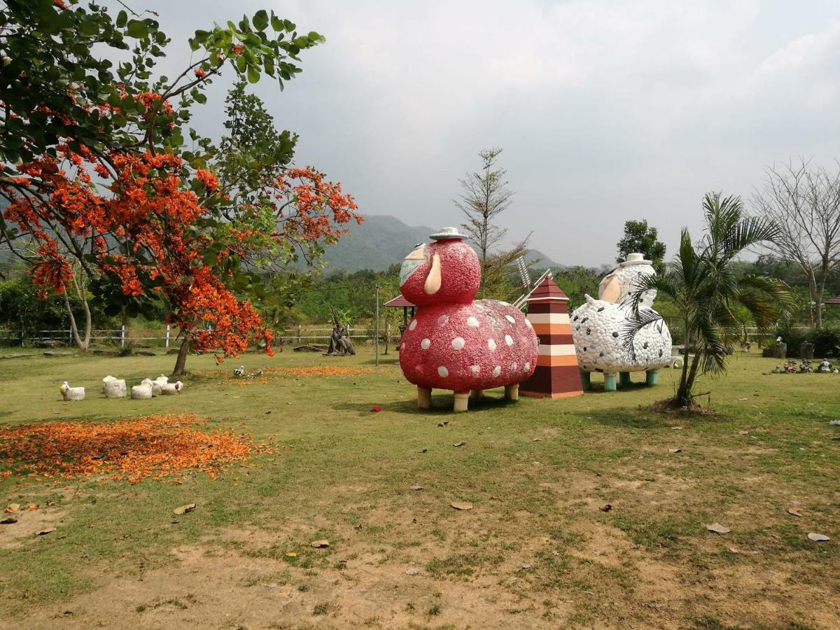Baan Rai Pray Rung Kaeng Krachan Ban Tha Ling Lom Екстериор снимка