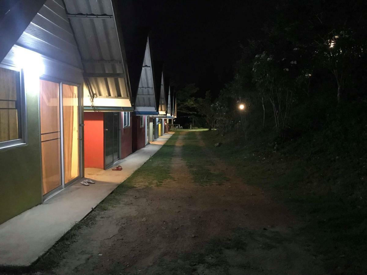 Baan Rai Pray Rung Kaeng Krachan Ban Tha Ling Lom Екстериор снимка
